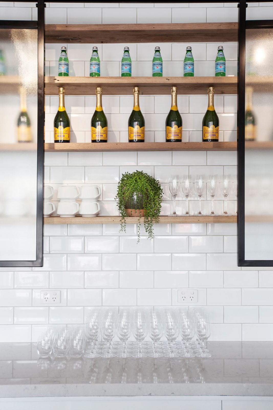 Benjamin’s Kitchen, bar shelving