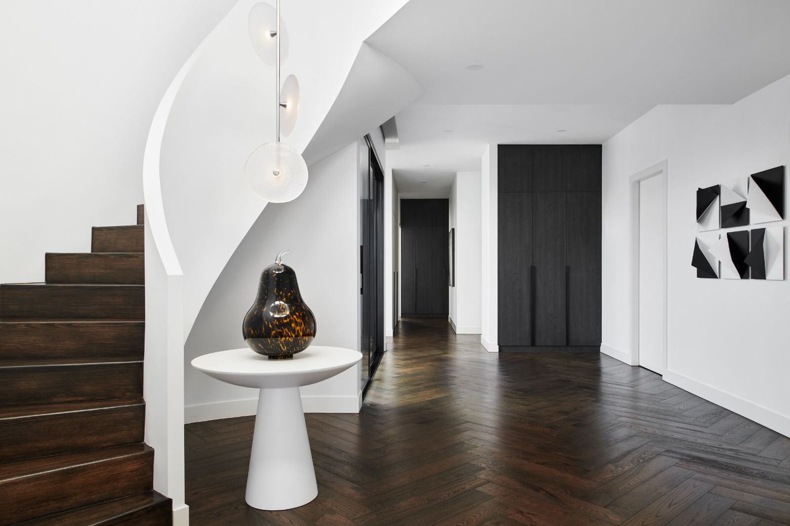 Brighton, Beach Road, hallway and stair