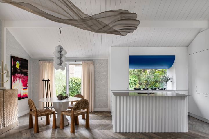 Mornington Beach House, dining room and kitchen