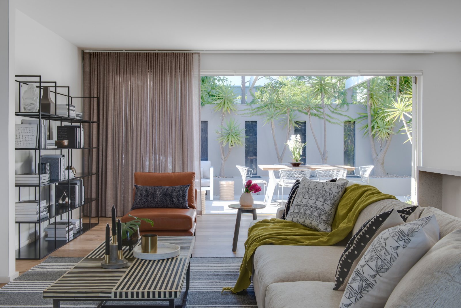 Port Melbourne Beach House, living room