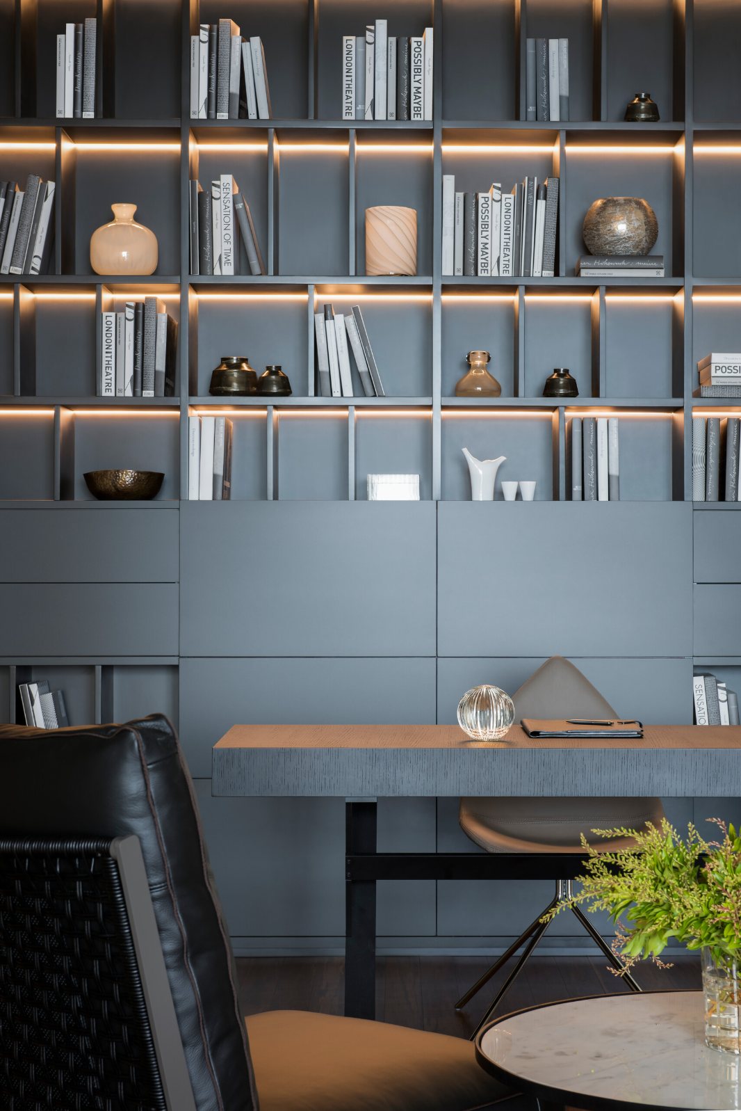 Southbank Pied-à-Terre, study shelving